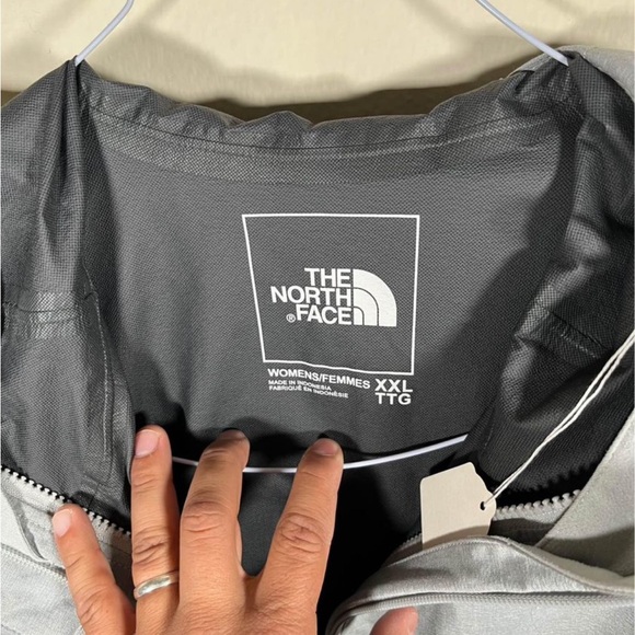 The North Face Women's Rain Jacket Size XXL - Picture 3 of 5